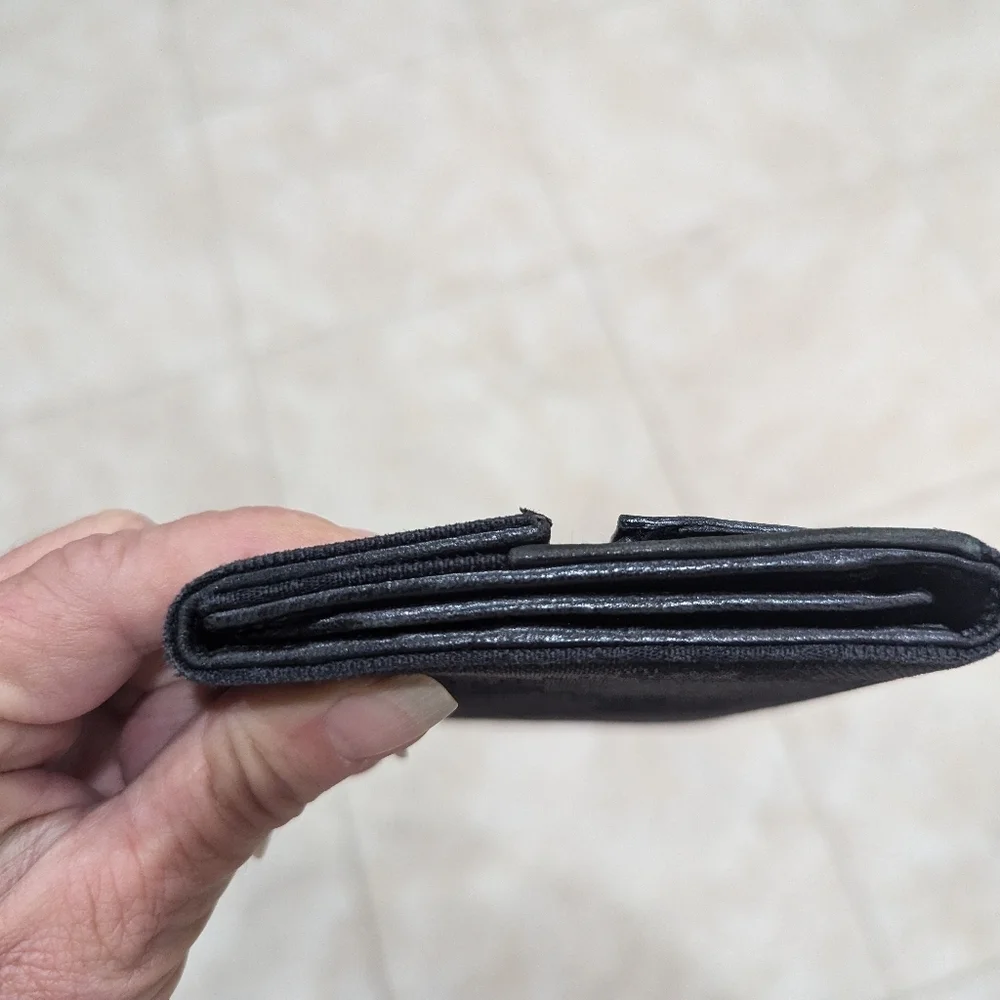 Gucci Black wallet with box